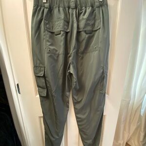 ALO Yoga Cargo Pants, Green, Size Large